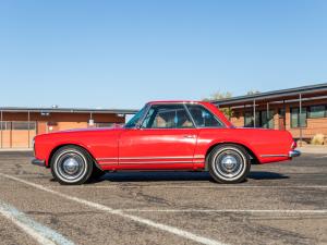 Mercedes-Benz 230 SL 1966 года  (NA)